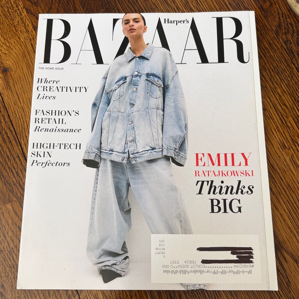 Harper’s Bazaar Magazine Nov 2022 - Emily Ratajkowski    fashion magazines home